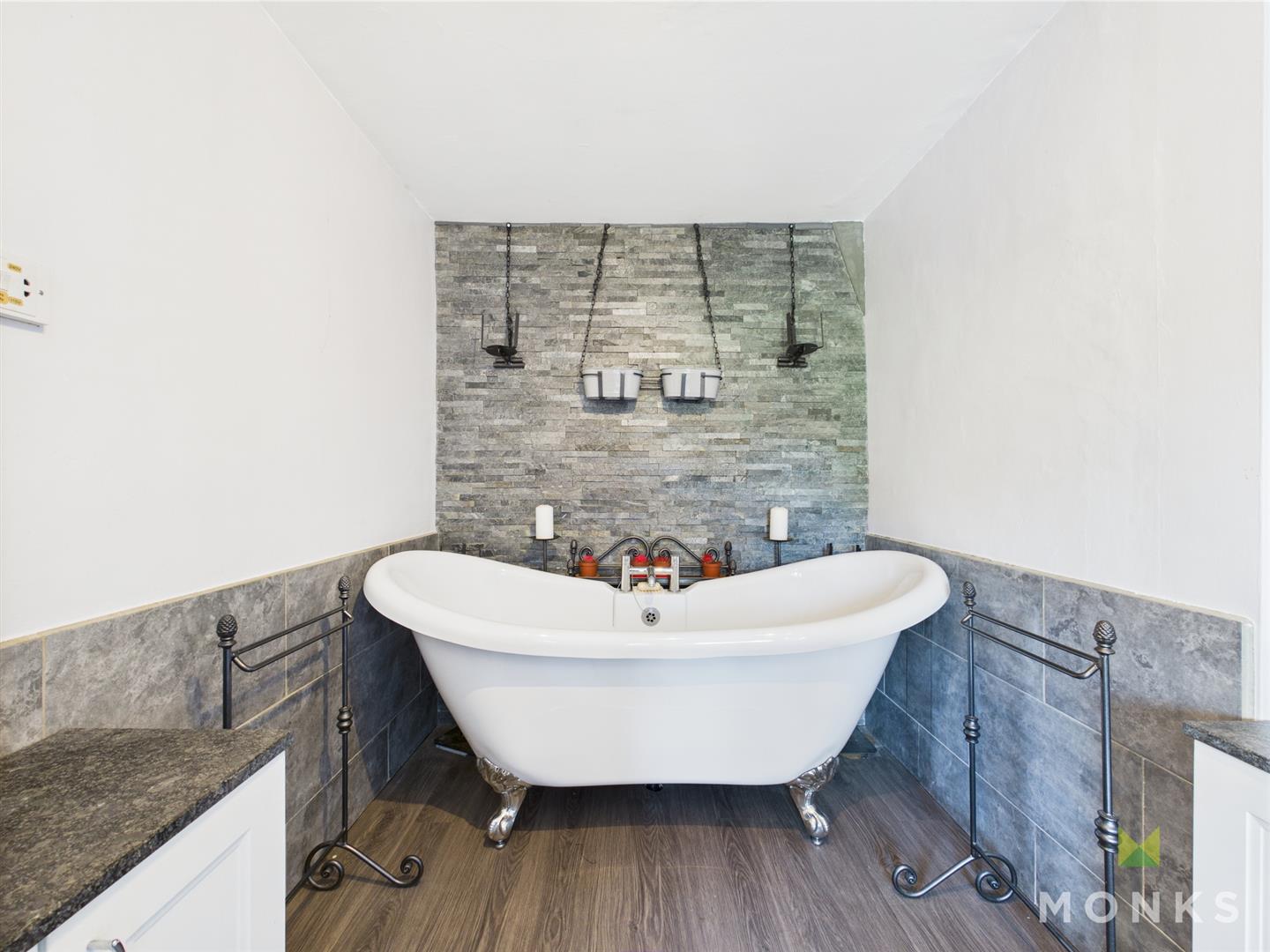 Ivy House Station Road, Oswestry, SY11 4BT For Sale